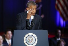 Obama out: O Oμπάμα δάκρυσε μιλώντας για την Μισέλ και έστειλε μήνυμα για τη σημασία της δημοκρατίας