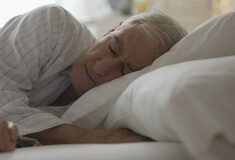 Τι μπορεί να κρύβει ο πολύωρος ύπνος των ηλικιωμένων