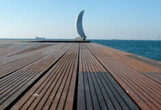 Θεσσαλονίκη: Το γλυπτό του Βαρώτσου και το βανδαλισμένο «Φεγγάρι στην Ακτή» αναζητούν μια θέση στην παραλία