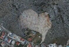 Η μεγαλύτερη "καρδιά" του κόσμου χτυπά στο Χαϊδάρι - και είναι ορατή σχεδόν σε όλη την Αττική