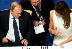Το φιλί του προέδρου της Αργεντινής, το κόκκινο χαλί και η Μελάνια στο δείπνο με τον Πούτιν