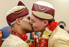 Ο πρώτος γκέι μουσουλμανικός γάμος στη Βρετανία και η συγκινητική ιστορία πίσω από την γνωριμία του ζευγαριού