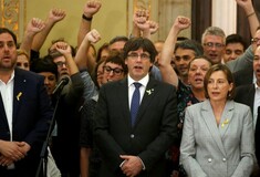 Iσπανία: Η εισαγγελία ζητά να εκδοθεί διεθνές ένταλμα σύλληψης σε βάρος του Πουτζντεμόν