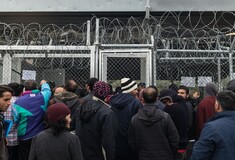 Παραμένουν υπεράριθμοι οι πρόσφυγες στις δομές της Λέσβου, της Σάμου και της Χίου