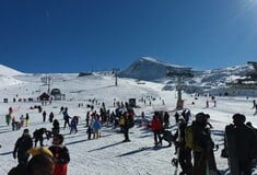 Πανέτοιμα να υποδεχθούν χιλιάδες επισκέπτες τα χιονοδρομικά - Πού έχει χιόνι και πώς ετοιμάζονται 4 μεγάλα κέντρα