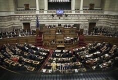 Υπόθεση Novartis στη Βουλή: Αποχώρησε η αντιπολίτευση μετά τις τοποθετήσεις αρχηγών