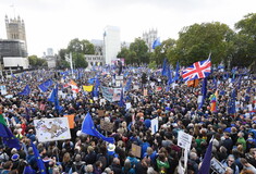 Πανηγυρισμοί για την αναβολή του Brexit - Χιλιάδες Βρετανοί στους δρόμους ζητούν νέο δημοψήφισμα