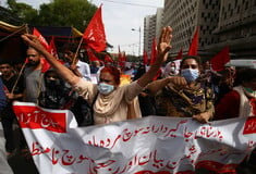 Πακιστάν: Οργή για τον πρωθυπουργό- Συνέδεσε τους βιασμούς με την «ελαφριά ενδυμασία» γυναικών	