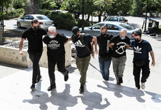ΣΥΡΙΖΑ για Ηλιούπολη: Γιατί δεν δίνουν φωτογραφία του αστυνομικού για να αναγνωριστεί και από άλλα θύματα trafficking;