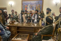 Ηγετικό στέλεχος των Ταλιμπάν: Να φύγουν οι ξένες δυνάμεις από το Αφγανιστάν - Πανικός στην Καμπούλ (Εικόνες)