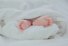 Τα νεογέννητα στην Ιταλία θα παίρνουν αυτόματα τα επίθετα και των δύο γονιών τους