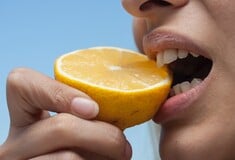Τα χειρότερα φαγητά και ποτά για τα δόντια σας 