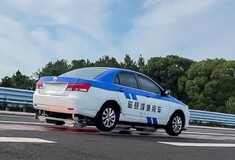 Η Κίνα δοκιμάζει «ιπτάμενο αυτοκίνητο» με μαγνήτη και φτάνει μέχρι 230 χλμ/ώρα