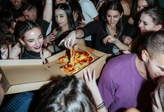 Μια παράσταση στην Πειραματική Σκηνή και το πρώτο hip hop pizza πάρτι στην Ελλάδα