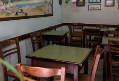 Πυροβολισμοί σε καφενείο στα Φάρσαλα: Δεν του έβαζαν τραγούδια και πήρε την καραμπίνα - Ένας τραυματίας