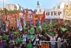 Αργεντινή: Χιλιάδες γυναίκες διαδήλωσαν για το δικαίωμα στην άμβλωση