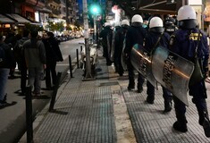 Θεσσαλονίκη: Με ΜΑΤ, συγκεντρώσεις και εξονυχιστικούς ελέγχους η προβολή του «Αδέσποτα Κορμιά»