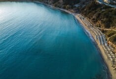 Τα πιο γαλανά νερά τα έχει μια παραλία στην Αλβανία - Πέντε ελληνικές στη δεκάδα