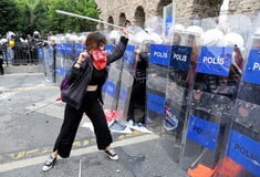 Κωνσταντινούπολη: Επεισοδιακή διαδήλωση στην Ταξίμ για την Πρωτομαγιά- Με λαστιχένιες σφαίρες και συλλήψεις απάντησε η αστυνομία