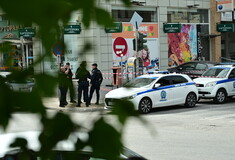 Γυναικοκτονία στο Μενίδι: «Η αστυνομία με κάλεσε στις 8:15» λέει ο ιατροδικαστής Καρακούκης