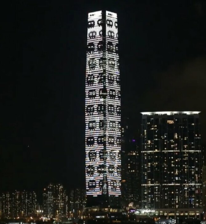 Παίζοντας Pac Man πάνω σε έναν ουρανοξύστη του Χονγκ Κονγκ
