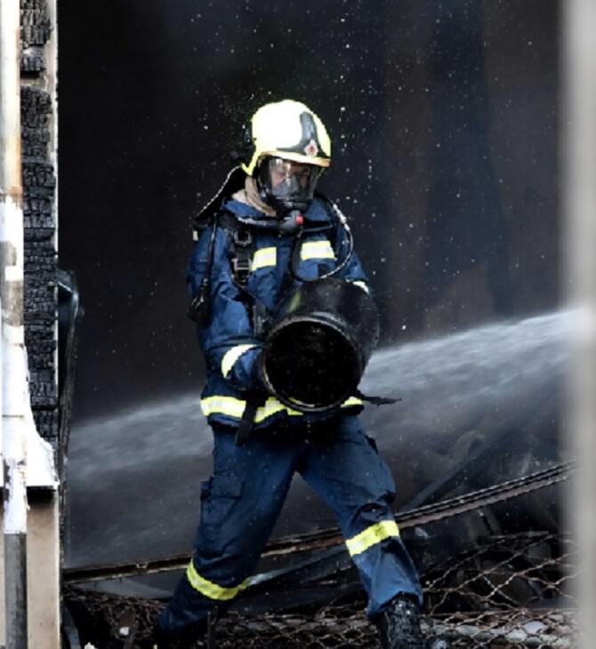 Ασπρόπυργος: Υπό έλεγχο η φωτιά σε εργοστάσιο στη Νέα Ζωή- Βελτιωμένη εικόνα στην πυρκαγιά στα Νεόκτιστα
