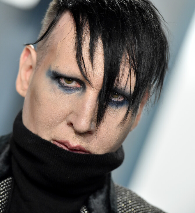 Marilyn Manson: Πρόστιμο επειδή φύσηξε τη μύτη του πάνω σε μία καμεραγούμαν