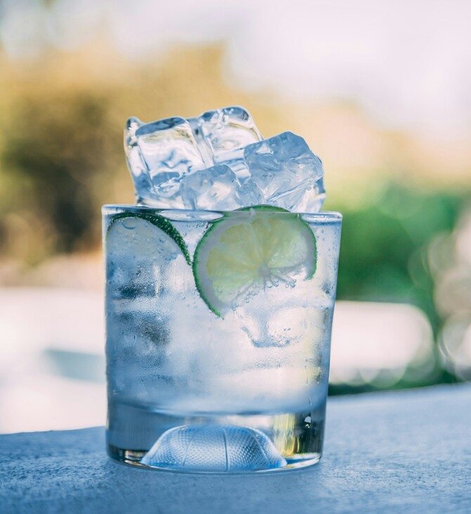 Ντουμπάι: Νέα «πολυτέλεια» στα κοκτέιλ μπαρ- Τα ποτά έχουν πάγο από παγετώνες