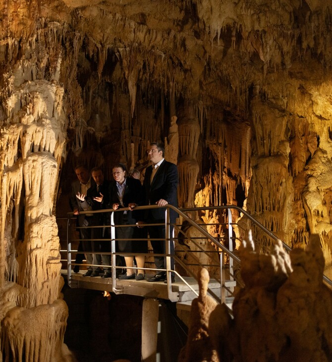 Εγκαινιάστηκε το σπήλαιο των Πετραλώνων στη Χαλκιδική
