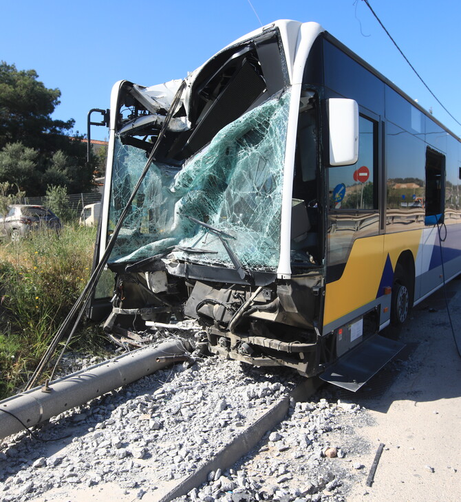Τροχαίο με λεωφορείο του ΟΑΣΑ στα Λιόσια – Έξι τραυματίες