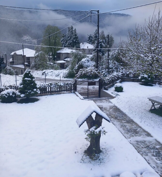 Τρίκαλα: Στα λευκά «ξύπνησε» το Περτούλι - Χιόνια στα ορεινά, βροχές και κρύο στα πεδινά
