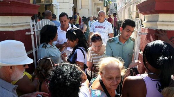 Όλο και περισσότεροι Κουβανοί εγκαταλείπουν τη χώρα