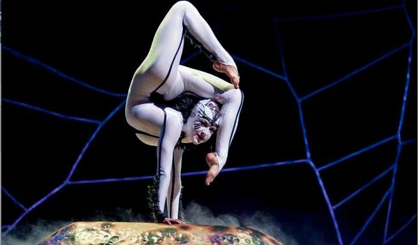 Θάνατος ακροβάτιδoς του «Cirque du Soleil», επί σκηνής