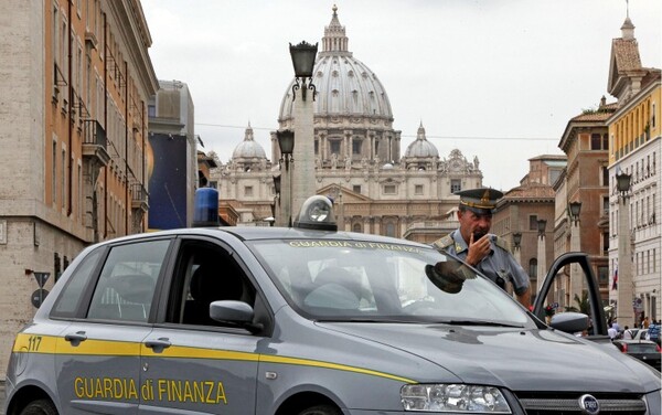 Τρεις συλλήψεις για διαφθορά στην τράπεζα του Βατικανού