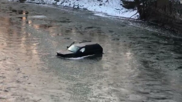 «Siri κάλεσε βοήθεια»: Η τεχνολογία έσωσε τη ζωή 18χρονου που έπεσε με το αυτοκίνητό του σε ποτάμι