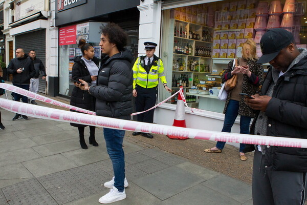 Τρομοκρατική επίθεση στο Λονδίνο: Τουλάχιστον 2 τραυματίες, νεκρός ο δράστης