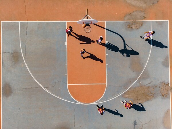 Δέκα γήπεδα μπάσκετ σε γειτονιές όλης της χώρας θα ανακαινιστούν με τη δράση Make Your Point της EKO