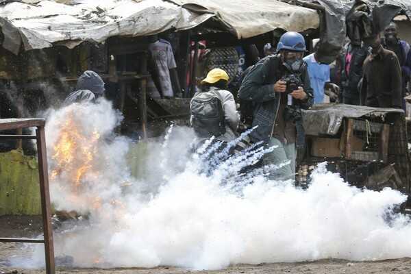 Τρεις νεκροί από τις ταραχές στην Κένυα - Αναβάλλονται για το Σάββατο οι εκλογές σε τέσσερις περιφέρειες