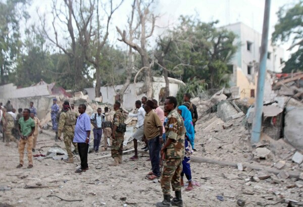 Σομαλία: Μεγάλη έκρηξη κοντά σε ξενοδοχείο στο Μογκαντίσου- Τουλάχιστον 17 νεκροί (upd)