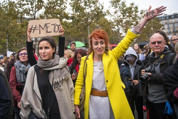 Metoo: Εκατοντάδες Γάλλοι στους δρόμους της χώρας διαδήλωσαν κατά της σεξουαλικής παρενόχλησης