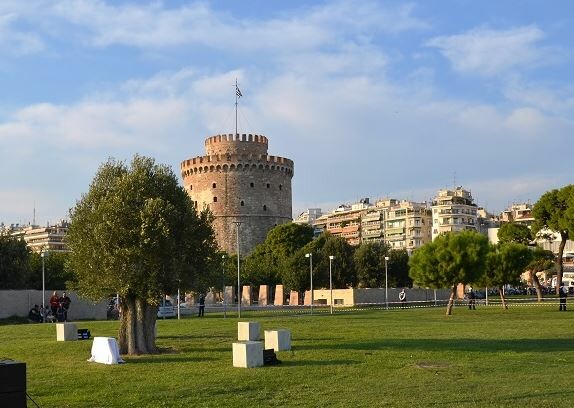 Τριάντα αιωνόβιες ελιές από τη Χαλκιδική «μετακομίζουν» στη Θεσσαλονίκη