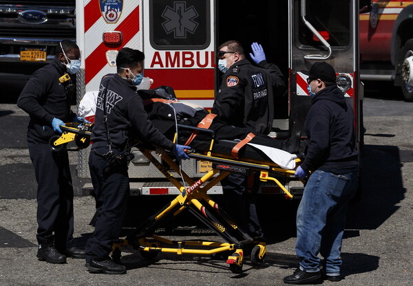 Νέα Υόρκη: Στους 519 οι νεκροί από κορωνοϊό - Σχέδια για άλλα τέσσερα προσωρινά νοσοκομεία
