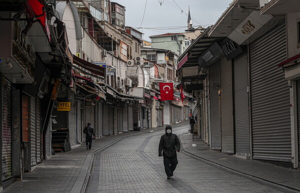 Τουρκία: Ο Ερντογάν καλεί τους πολίτες σε «εθελοντική καραντίνα» - Μερικό lockdown σε 30 πόλεις