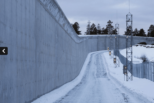 Μια φυλακή “resort” για το Νορβηγό δολοφόνο