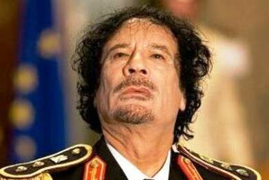 Καντάφι: “Υποχείρια του Μπιν Λάντεν οι διαδηλωτές, τους ρίχνουν ναρκωτικά στο γάλα και στον καφέ”
