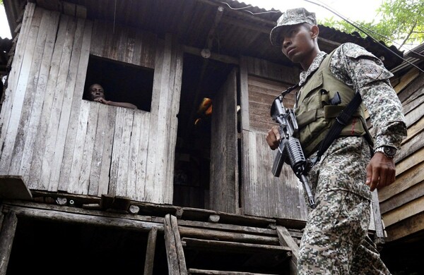 Κολομβία: Εκατοντάδες οικογένειες κινδυνεύουν εξαιτίας της δράσης ένοπλων οργανώσεων