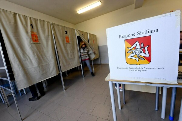 Περιφερειακές εκλογές στη Σικελία: Προβάδισμα του κεντροδεξιού υποψήφιου δείχνει το πρώτο exit poll