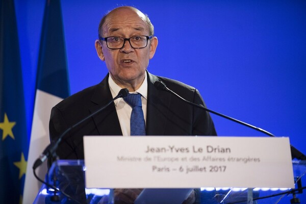 Η Γαλλία κάνει έκκληση για «μη παρέμβαση» στην κρίση του Λιβάνου