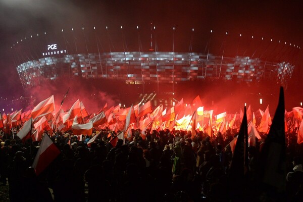 60.000 εθνικιστές διαδήλωσαν στην Πολωνία ζητώντας μία «Λευκή Ευρώπη» - Φωτογραφίες