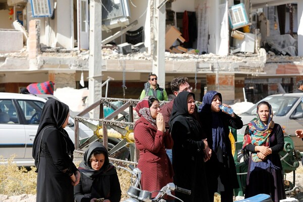 Στους 415 οι νεκροί και χιλιάδες οι τραυματίες από τον σεισμό στα σύνορα Ιράκ - Ιράν